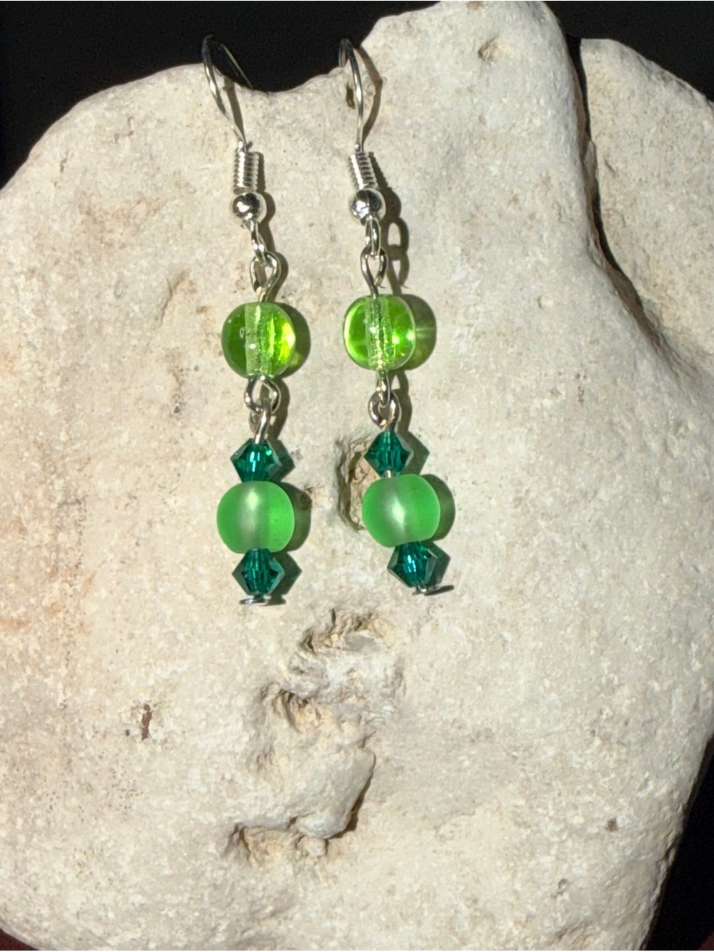 ✨Handmade✨Green Beaded Dangle Earrings - Hypoallergenic